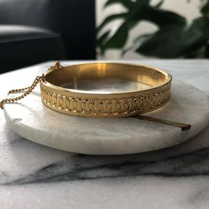 Vintage Gold Hinged Bangle w/ Chain Circle Print
